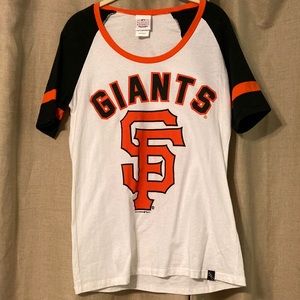SF Giants tshirt